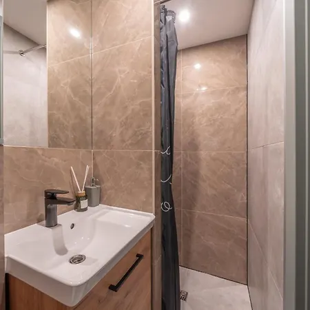 Апартаменты Garden & Private Parking With Playground