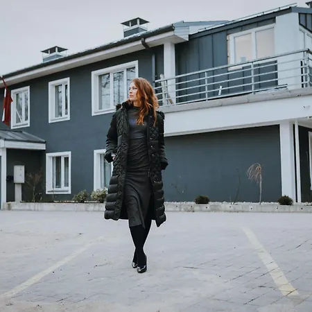 Garden & Private Parking With Playground Апартаменты *