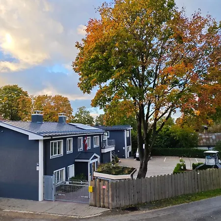 Garden & Private Parking With Playground Апартаменты *