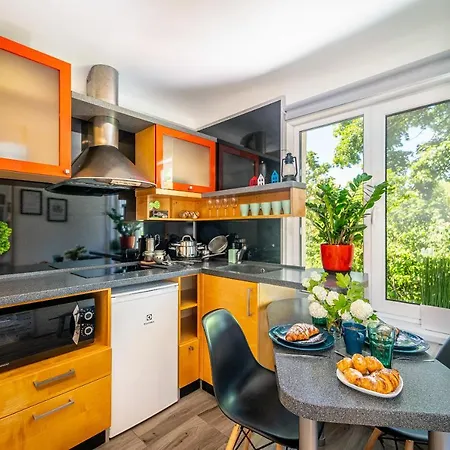 Garden & Private Parking With Playground Apartamento Riga