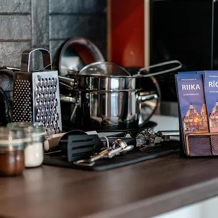 Garden & Private Parking With Playground Apartment