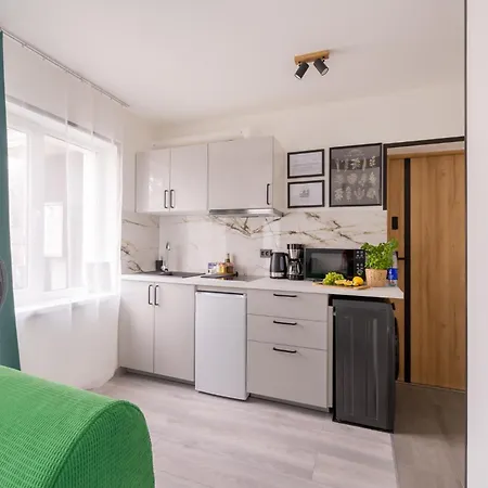 Apartment Garden & Private Parking With Playground