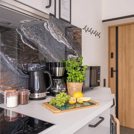 Garden & Private Parking With Playground