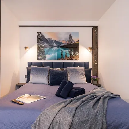 Garden & Private Parking With Playground Apartment *