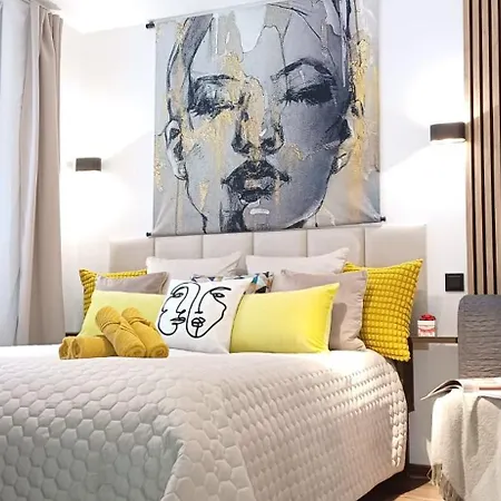 Garden & Private Parking With Playground *